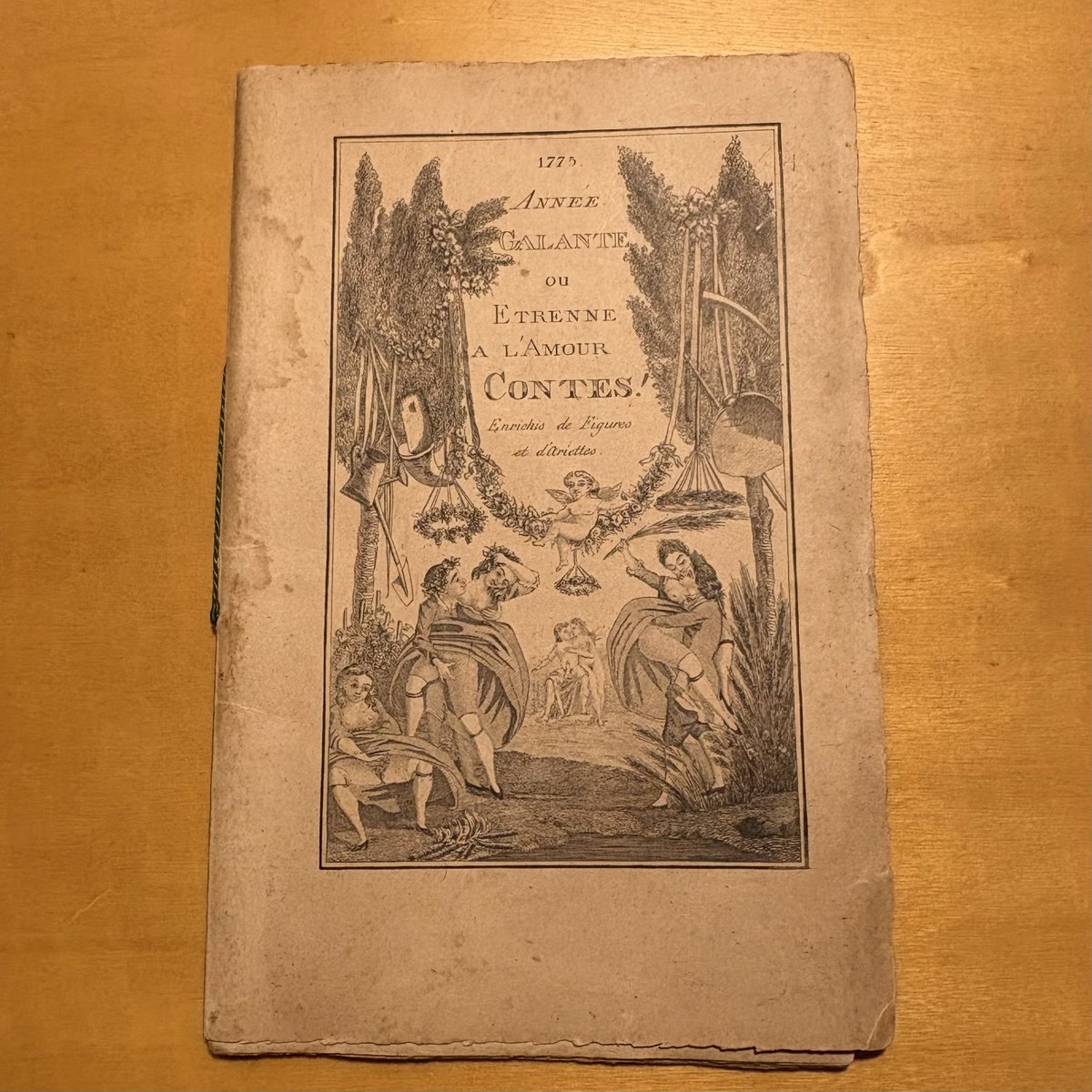 kekkozuke's tweet photo. 《Anneé Galante ou Étrenne à l’amour》
無刊記。オリジナルは1773年、手彩色の銅版画で地下出版され、1775年に再版。おそらくはその再版本をブリュッセルの地下出版業者Vital-Puissantあたりが19世紀後半に復刻したものなんぢゃないか。月ごとに官能的な絵と小歌曲がはいる美しい本。

#curiosa https://t.co/vdZJ2bAyaS