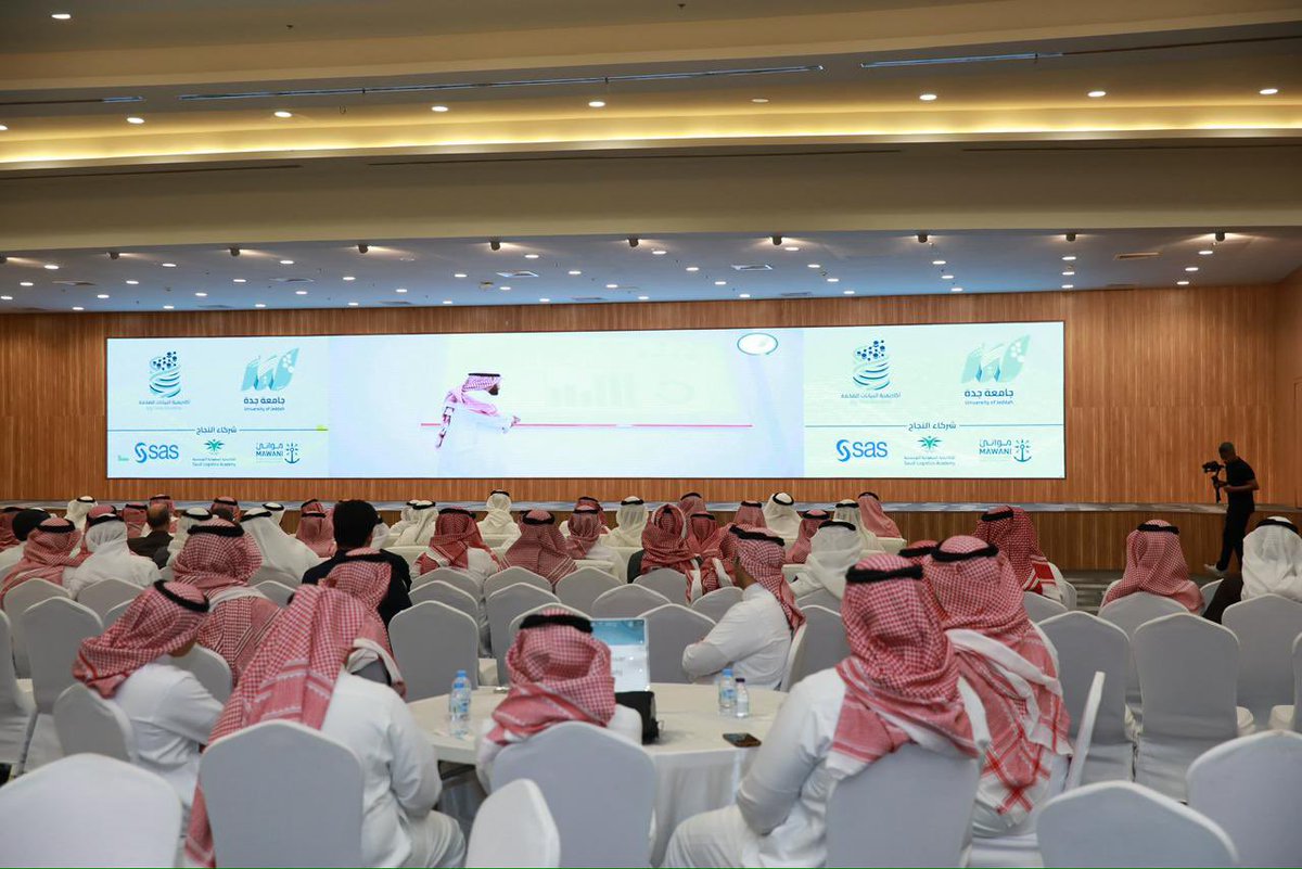 UOfjeddah's tweet photo. تغطية |

جانب من الحفل الختامي لهاكاثون علوم البيانات للوجستيات في #جامعة_جدة #عام_الذكاء_الاصطناعي https://t.co/7MSKFDZCIv