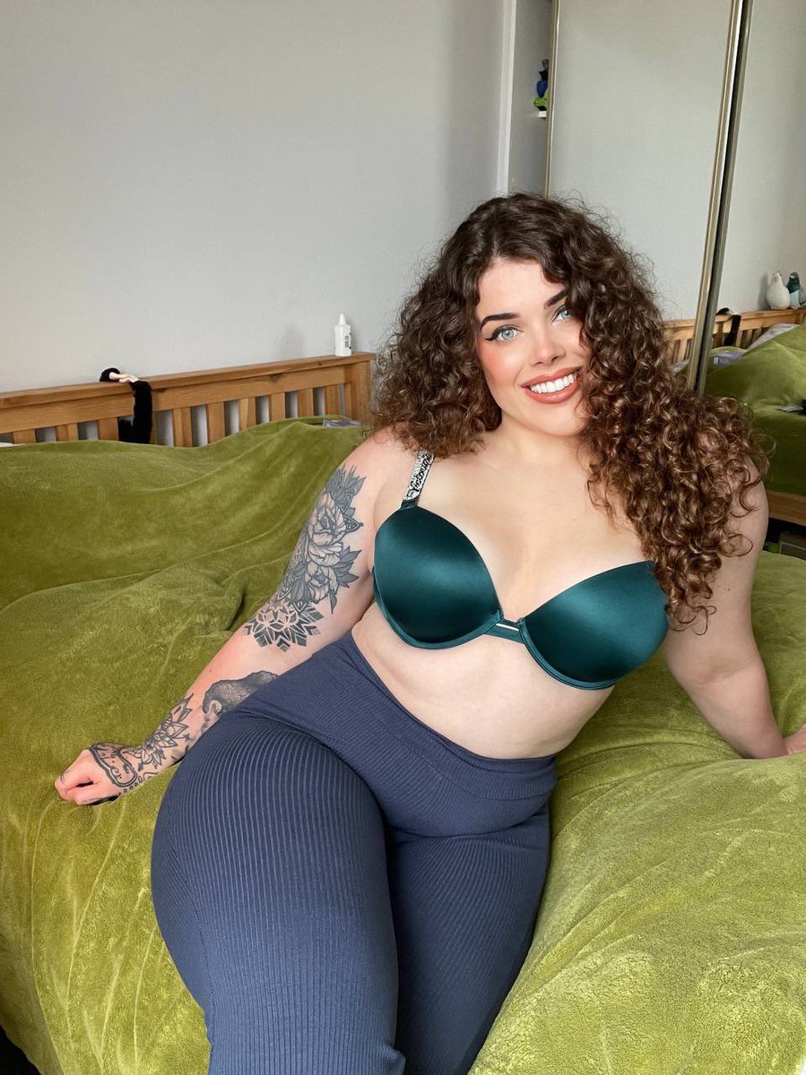 Hipthrustqueen tweet media