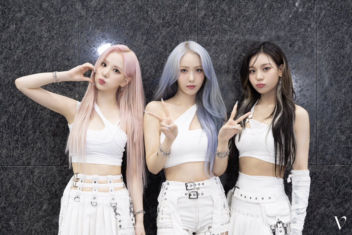 ฅ^•ﻌ•^ฅ | 𝕷𝖆 𝕷𝖆 𝕷𝖔𝖛𝖊 𝕸𝖊 | tweet media