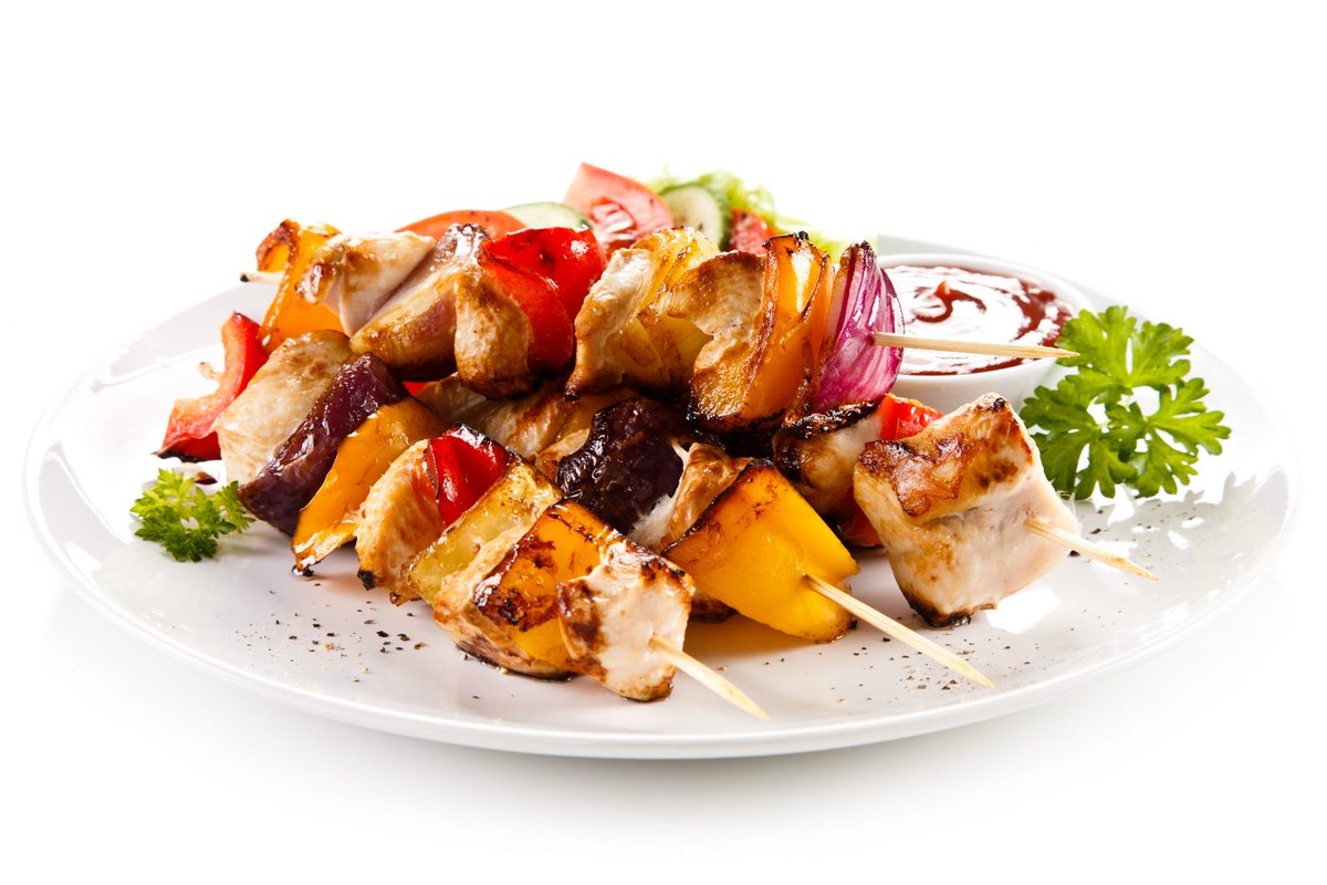 aicrtweets's tweet photo. This flavorful kebab recipe uses safer grilling techniques, including marinating and using small pieces of meat to keep grill time short. Turkey, colorful bell peppers, onions and tomatoes create a delicious rainbow ready for every table. https://t.co/CbzLqgacS3 https://t.co/E3AoQL2Isl