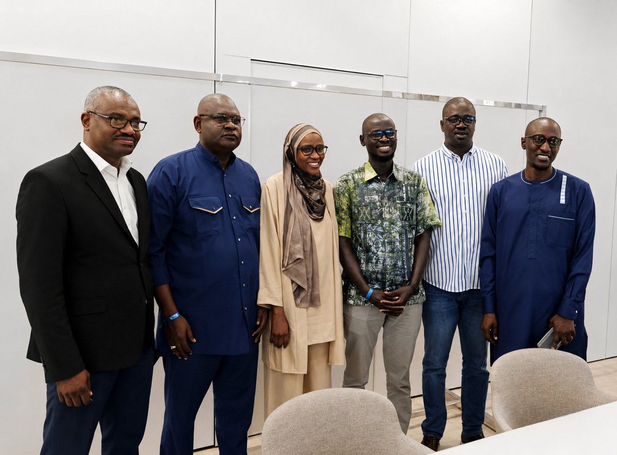 UCAD_Senegal's tweet photo. Renouvellement des instances de la @sosendt🇸🇳

Chaleureuses félicitations à la nouvelle équipe dirigeante de la 
Société Sénégalaise de Néphrologie Dialyse et Transplantation et plein succès dans l’accomplissement de votre mission au service de la santé, de la recherche médicale et des patients.

La #SOSENDT a procédé, le samedi 16 mai 2026, au renouvellement de ses instances dirigeantes à l’issue de son Assemblée générale ordinaire.

La nouvelle équipe élue ambitionne de renforcer les acquis et de relever les défis majeurs de la néphrologie au Sénégal, notamment dans les domaines de :
🔵 La formation - recherche ;
🔵 La prévention des maladies rénales ;
🔵 L’élaboration de protocoles de soins standardisés ;
🔵 La mise en œuvre d’un plan de communication structuré.

#ucad #kebetu #compublique #comdigitale #Santé #Néphrologie #Recherche #Médecine #Dialyse #Transplantation #Sénégal
