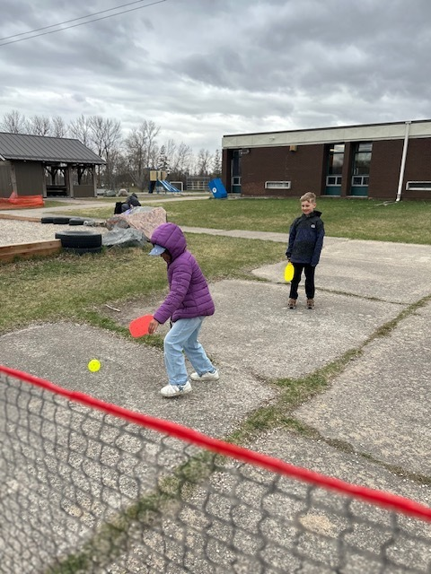 WhiteshellSD's tweet photo. FW Gilbert School had some fun outdoor activities and wind stick making last week! https://t.co/8E6RVW9snb