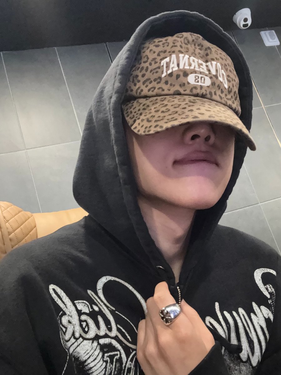 바츠˚ tweet media