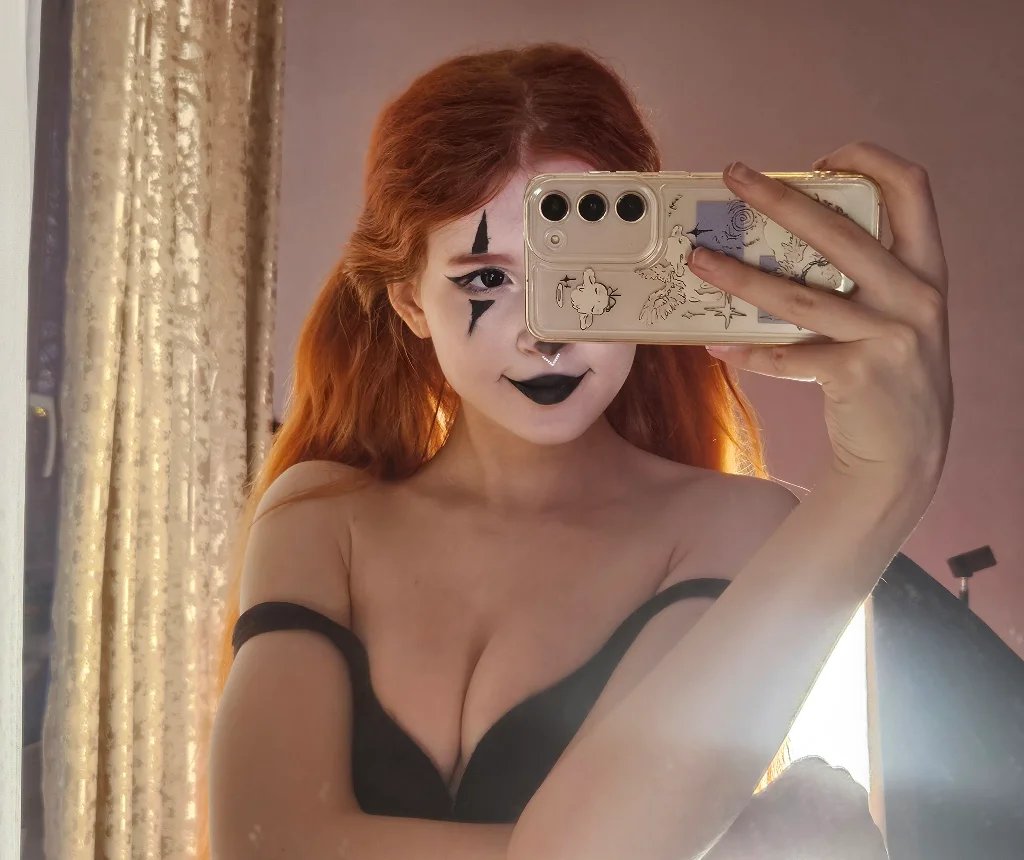 mollb_cosplay tweet media