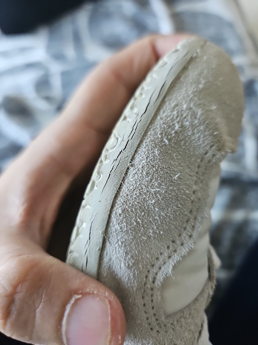 JayTendulkar24's tweet photo. Purchased the Serranos in Oct 2025, and the outsole has already deteriorated with cracks appearing.

Customer support says: “It's out of warranty.”

Disappointed. 

@OnitsukaTiger @ASICS @ASICS_India
 #OnitsukaTiger https://t.co/ml4b7MBGk6