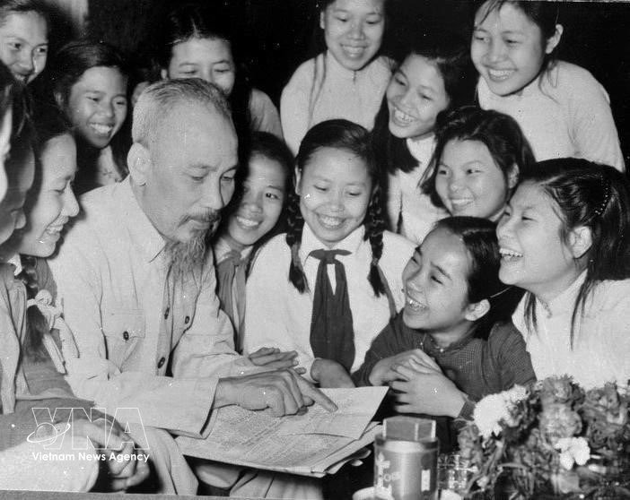 InterTupamaroVE's tweet photo. 🇻🇳 ¡Viva el Camarada Ho Chi Minh! ✊

A 136 años de su natalicio, recordamos al líder que demostró que el pueblo organizado puede vencer a los imperios más poderosos.

Su legado invicto de dignidad, resistencia y antiimperialismo.

¡Vivan los pueblos que luchan por su soberanía! https://t.co/dhYDEdStEv