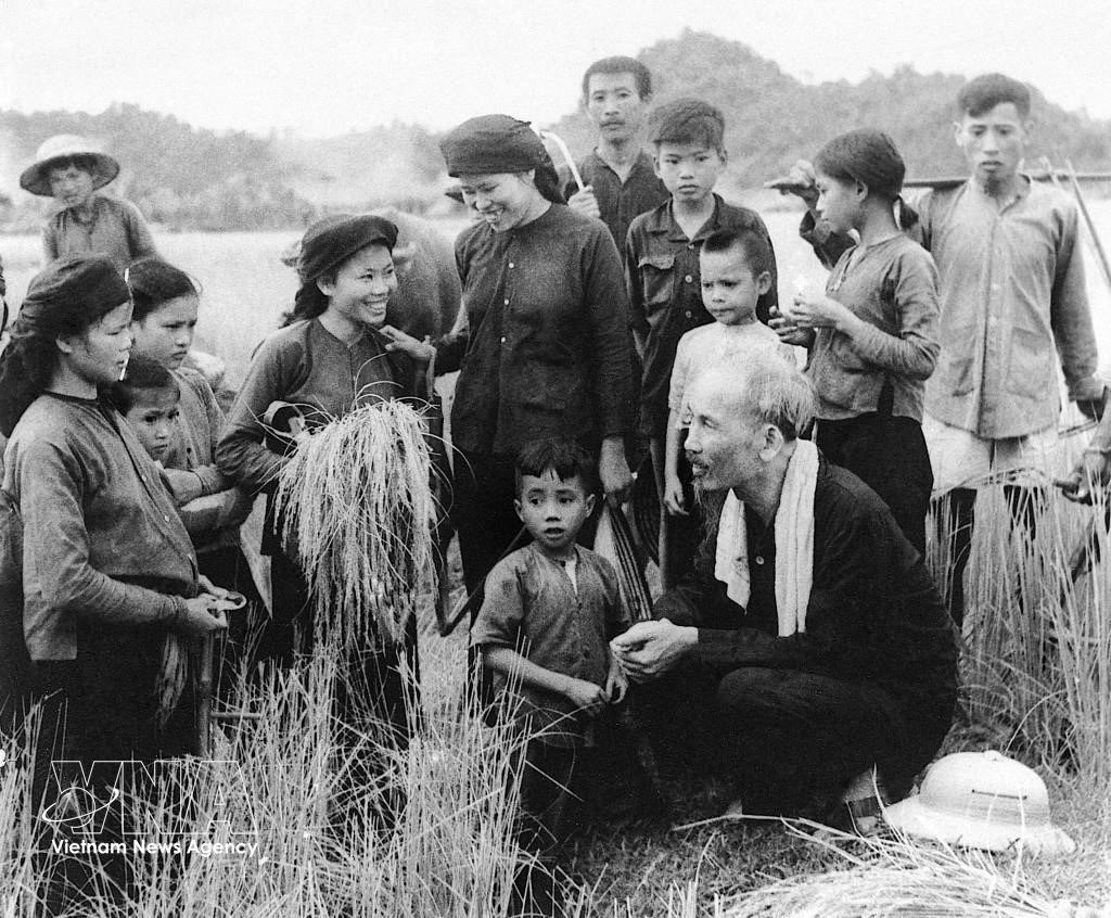 InterTupamaroVE's tweet photo. 🇻🇳 ¡Viva el Camarada Ho Chi Minh! ✊

A 136 años de su natalicio, recordamos al líder que demostró que el pueblo organizado puede vencer a los imperios más poderosos.

Su legado invicto de dignidad, resistencia y antiimperialismo.

¡Vivan los pueblos que luchan por su soberanía! https://t.co/dhYDEdStEv