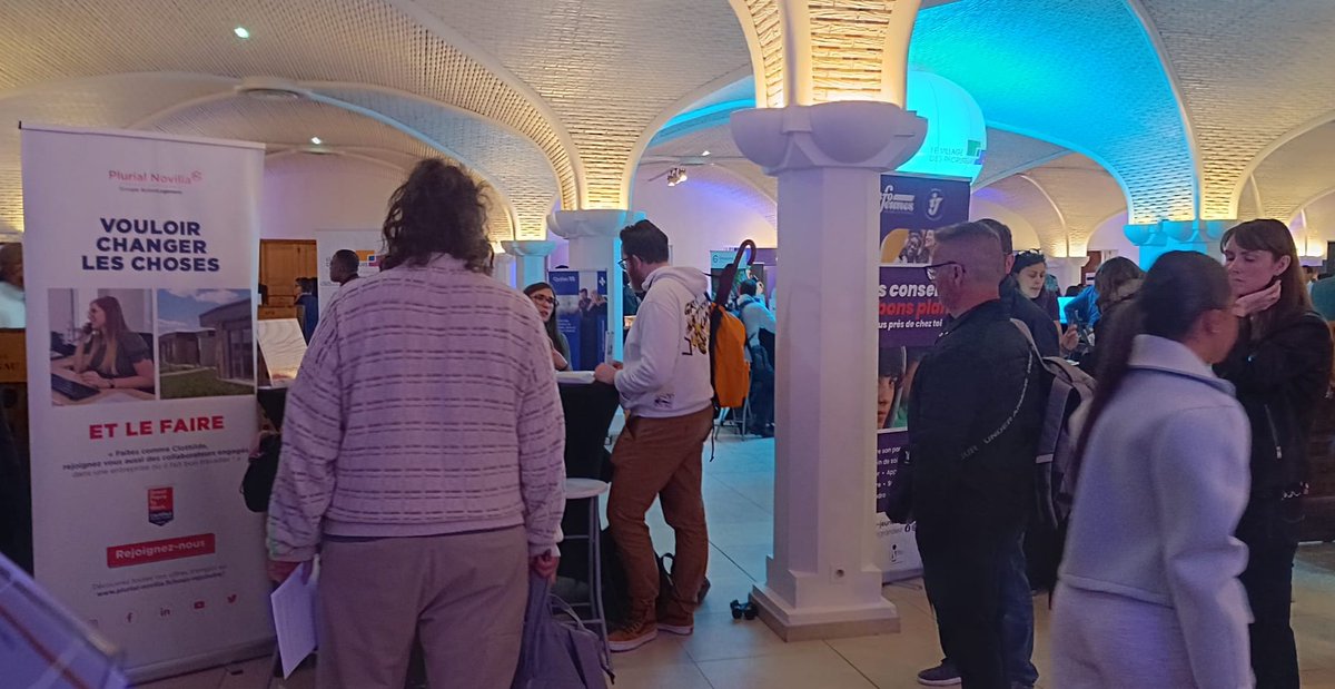 MLReims's tweet photo. Notre #MissionLocale est présente aujourd'hui au Village des Recruteurs de #Reims. Un événement #emploi et #formation avec 1300 offres à pourvoir immédiatement !
Avec un stand de présentation - animé par Laetitia - de nos services d'accompagnement pour les #jeunes 16/25 ans. https://t.co/U9q0ItAVDK