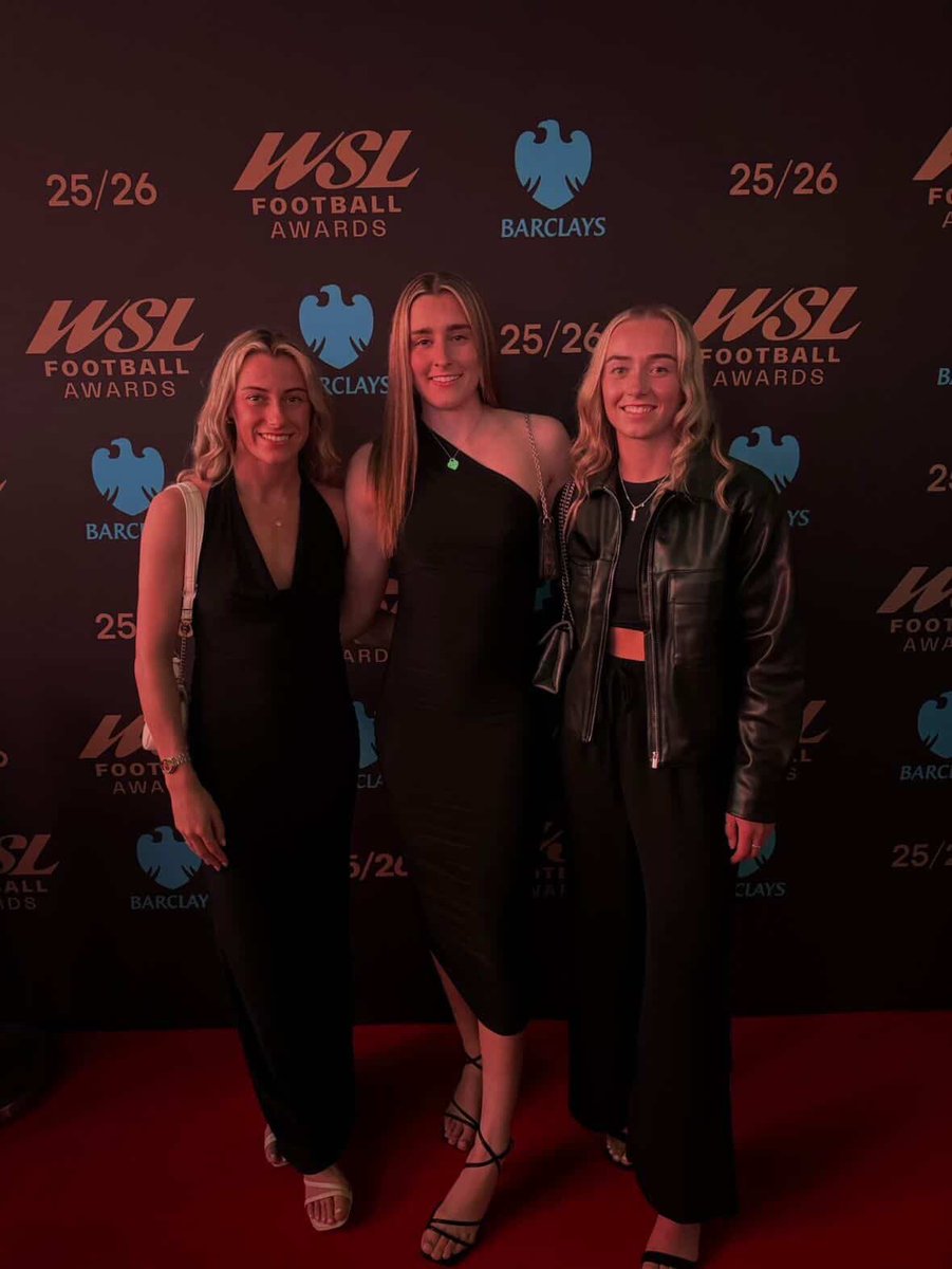 SAFCWomen's tweet photo. Lighting up the red carpet at last night’s @BarclaysWSL2 awards 🏆 https://t.co/eY2SepVklF