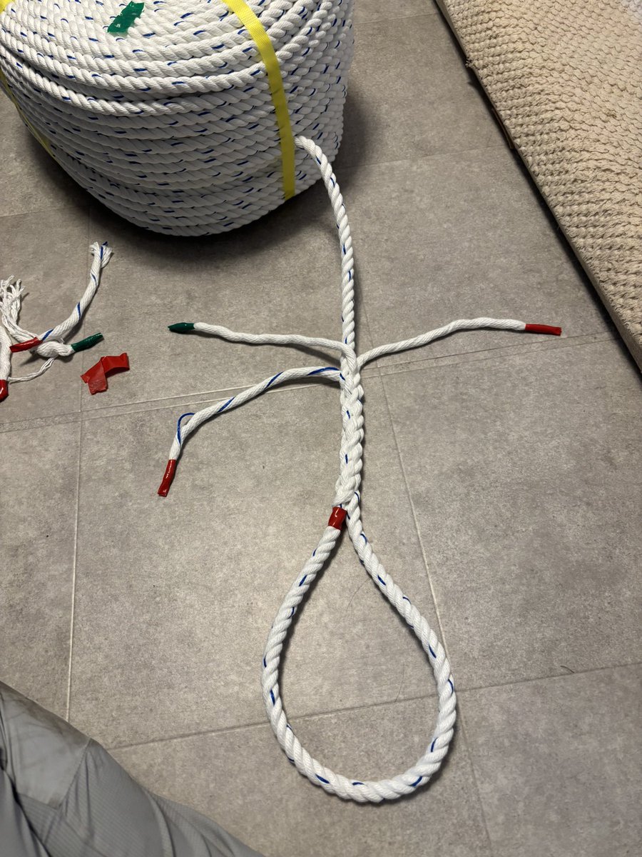 ycfmt1181's tweet photo. アイスプライス加工されてないロープを買って自分で編めば何万円も安く買えます https://t.co/YSVxcOMcgd