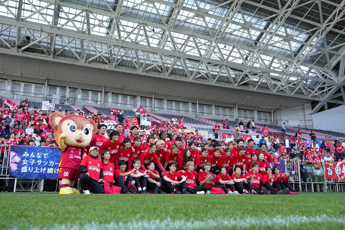 bbtmk_25's tweet photo. Champion🏆❤️‍🔥🥇

こんなにも楽しくて充実した
シーズンを過ごせたのは
最高のチームメイトとスタッフ、
ファンサポーターの皆さん
INACに関わる全ての人たちのおかげです。
感謝の気持ちでいっぱいです。
そして最高です🦁❤️‍🔥

#inackobe 
#INAC神戸 
#weリーグ 
#大熊環 https://t.co/ZFsAptysFS