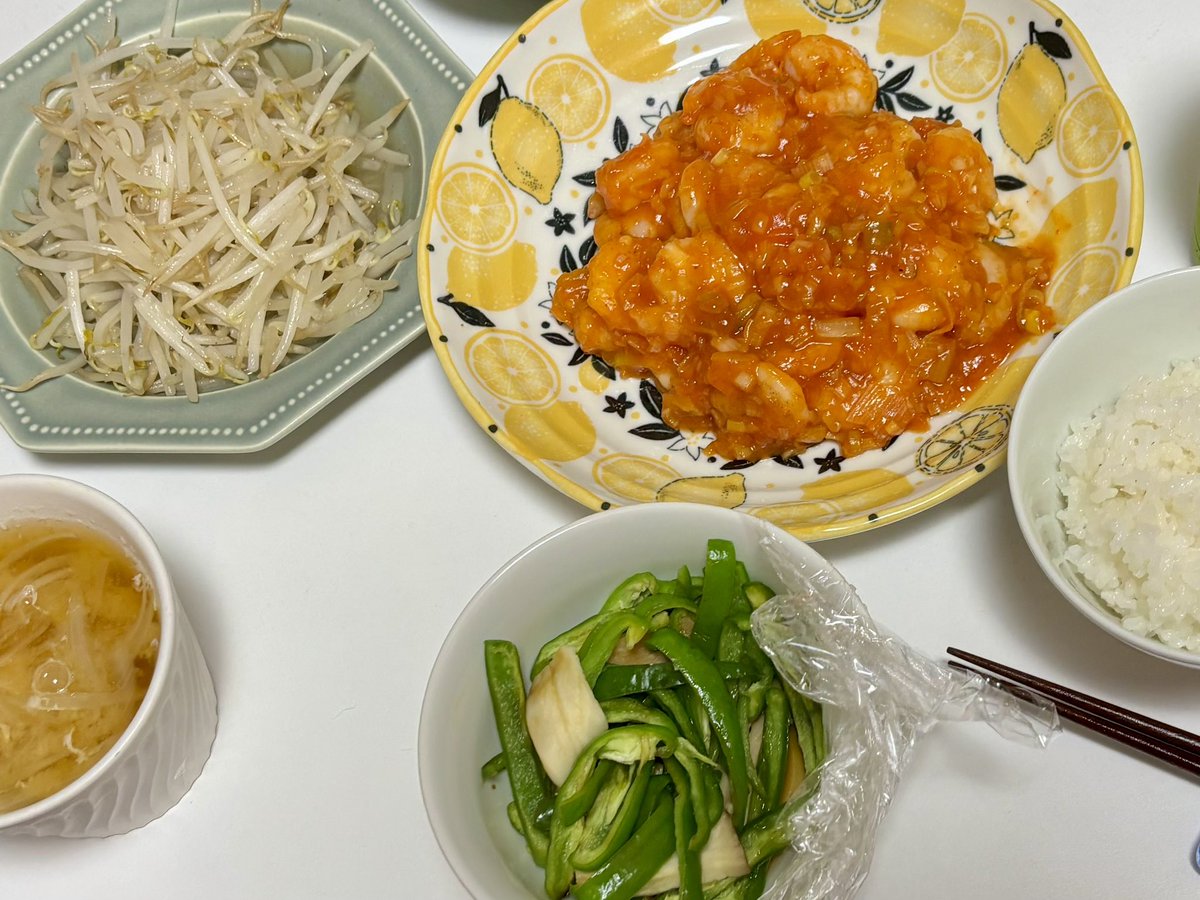 mel2_h's tweet photo. 平日は時間勝負！メインの味が強い時は、他を控えめに☺️🌼
#おうちごはん #今日のごはん #料理記録 #料理好きな人と繋がりたい https://t.co/TQUoMS04Ch