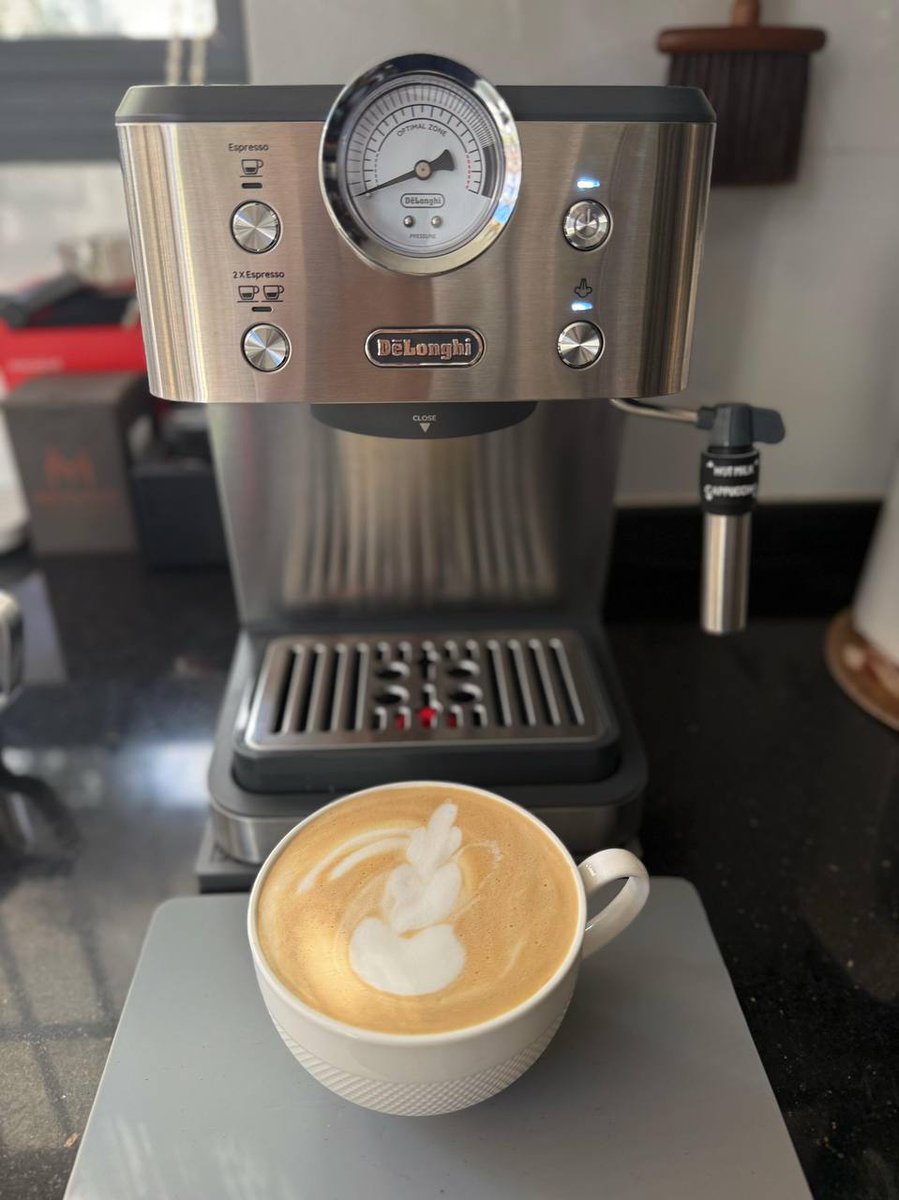 American1178's tweet photo. A cup of coffee is a great way to kick things off—it wakes you up and gets you moving a bit. Add a workout on top of that, and not only does it fire up your metabolism, it makes your whole day feel productive. https://t.co/otYgrfxkqJ