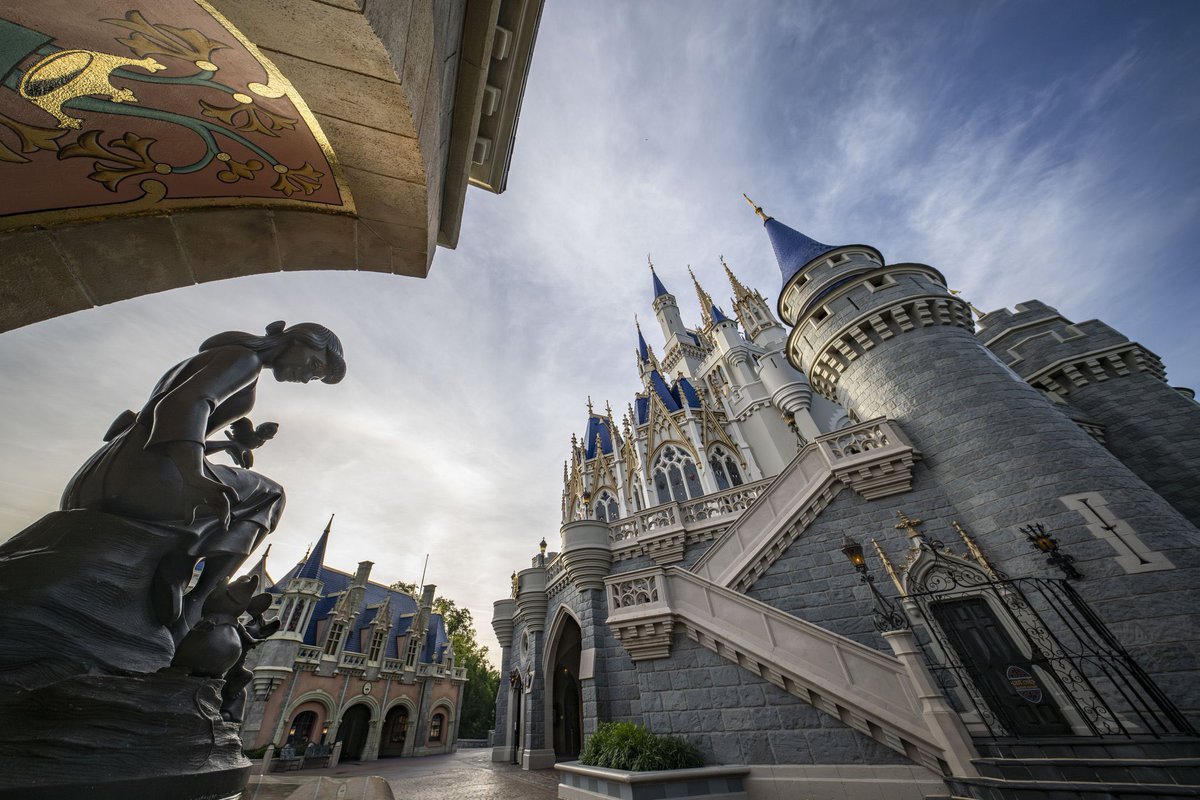 🏰最新ショット公開✨ Cinderella Castleが 完成間近の姿に