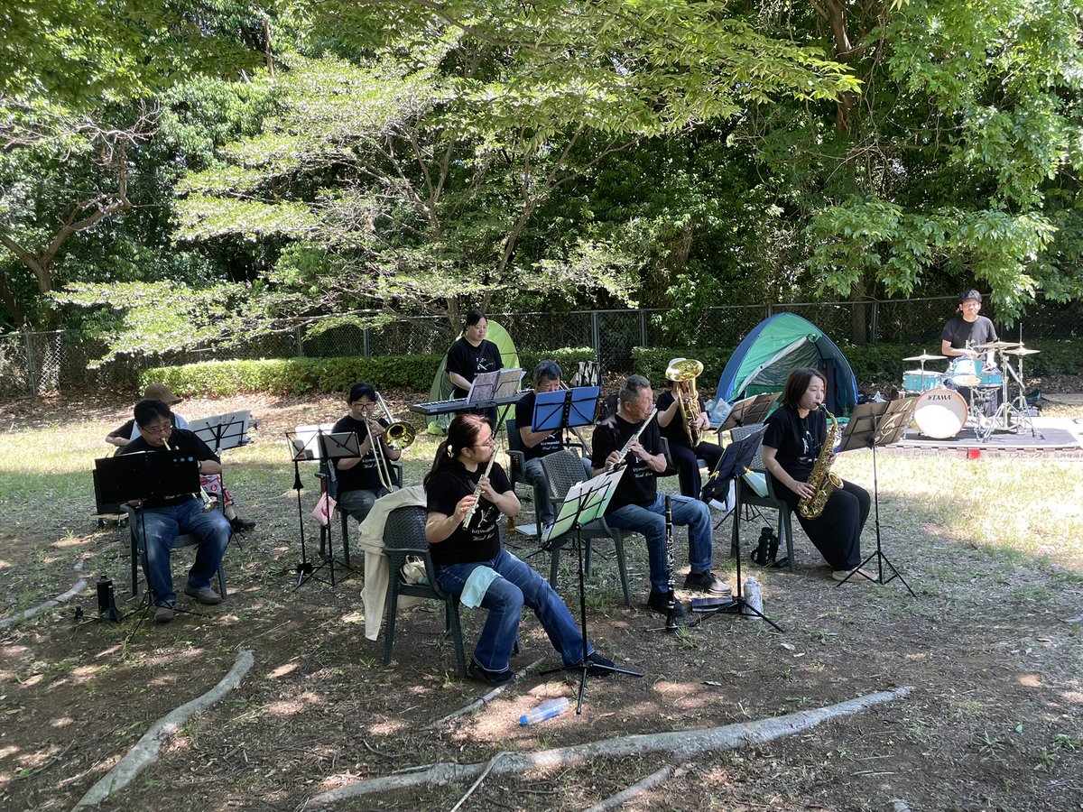 machida_CoRE's tweet photo. 太陽のエネルギーで音楽を奏で、地域の子どもたちが笑顔で集う風景に、自然エネルギーの可能性を改めて感じた1日でした。

#ずしまちいち
#自然エネルギー
#太陽光発電
#ソーラークッカー
#まちだ自然エネルギー協議会 https://t.co/plBVTdJcgr