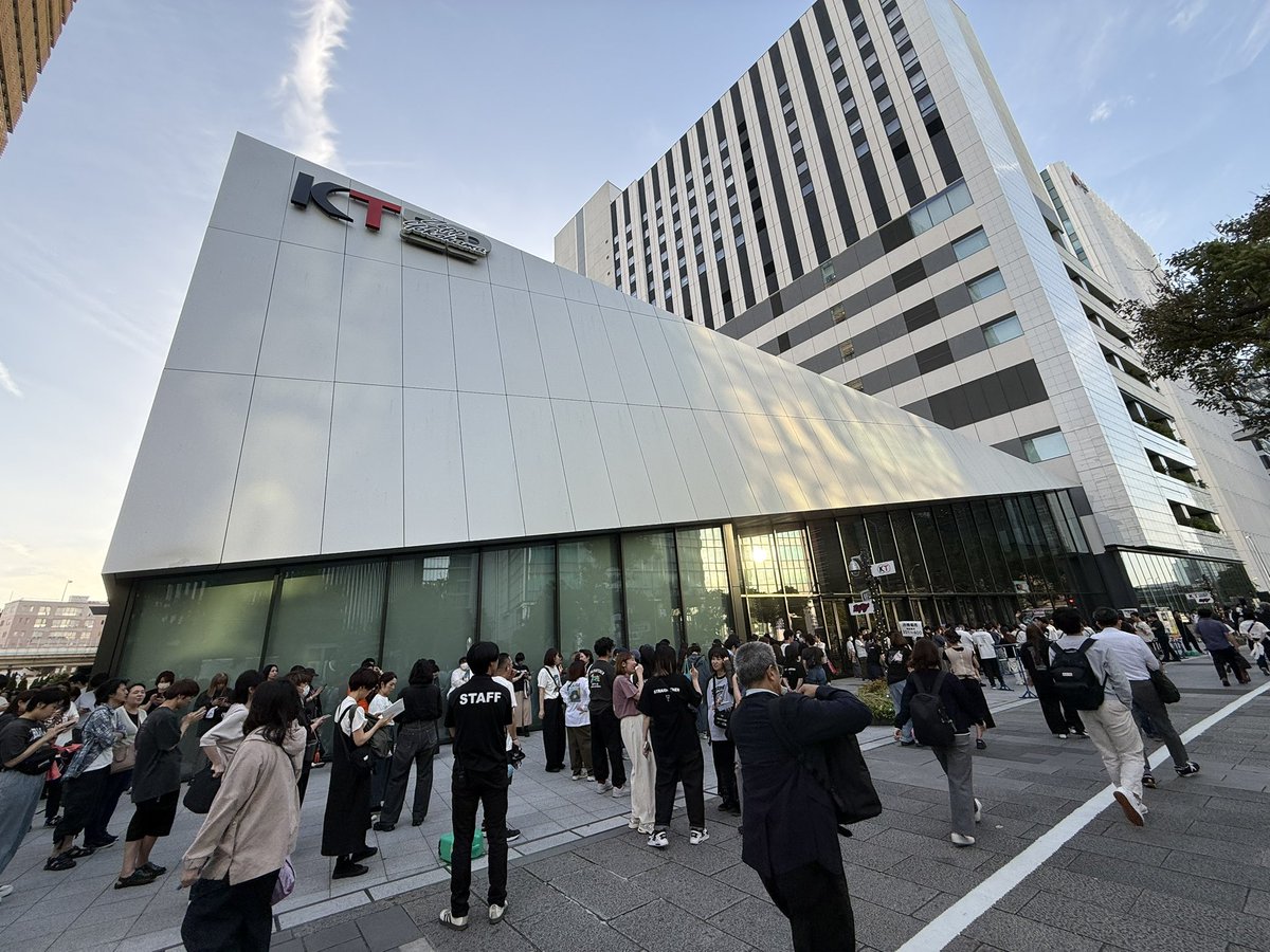 fjkt_0920's tweet photo. 思わずネタバレしてしまいそうですが何とかお口にチャックを徹底しています
我慢しないと
#ストレイテナー https://t.co/CjS1Y6x7C9