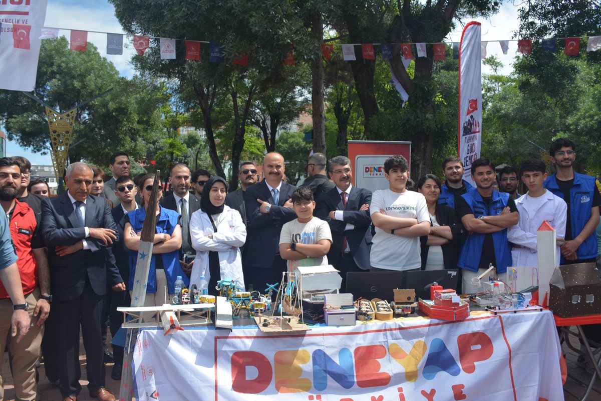 GSB_Batman's tweet photo. Birlik, beraberlik ve kardeşlik dolu nice bayramlara... 

19 Mayıs Atatürk’ü Anma, Gençlik ve Spor Bayramımız kutlu olsun! 🇹🇷

#TürkiyeninGücüGençliği #GençlikHaftası 
@gencliksporbak @OA_BAK https://t.co/VDnFpn9iVh