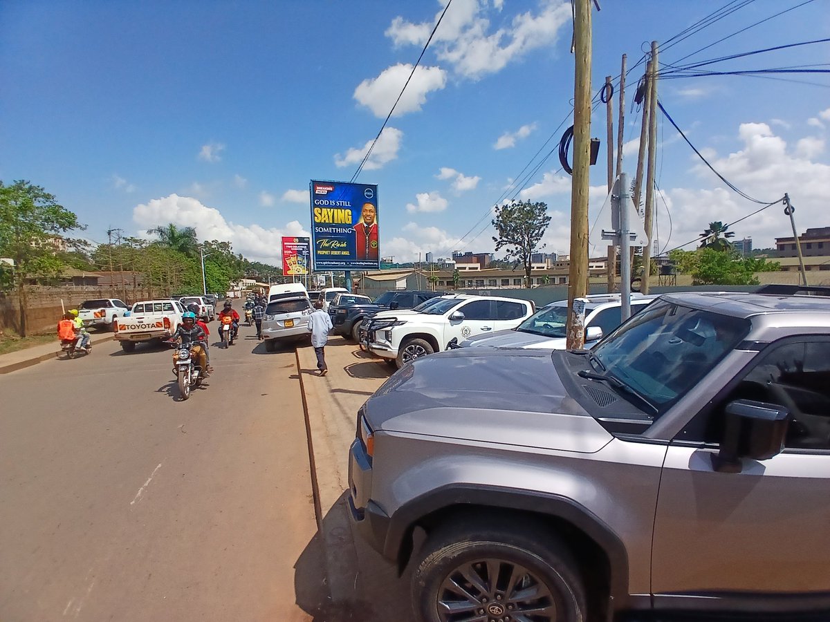 andrewbagala's tweet photo. My friend at the @UgandaEC decided to turn the walkways on the Eighth Street in the Industrial Area into a parking yard.
Pedestrians, now, have to walk on the railway line.
My seniors, @PaulBukenya &amp; @j_mucunguzi, we're going to report you to the CDF. 🤣 https://t.co/Rr0yTK2ebF