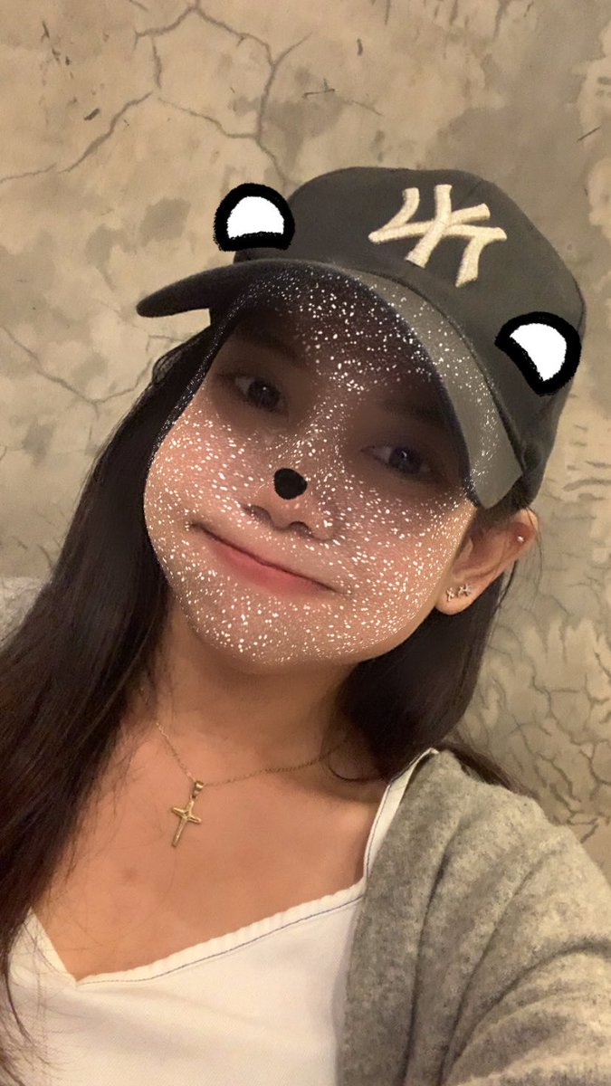 geminieo's tweet photo. saking udah stressnya, dan ditanya kaka
gue mau hadiah ulang tahun apa. akhirnya gue jawab “mau piercing helix” ☺️

untung diacc, at least rasa sakitnya bikin lupa sama pain yang lain ☺️✋🏻 https://t.co/MoUyU7pq7h