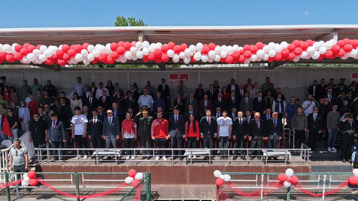 GSBKilis's tweet photo. 19 Mayıs Atatürk’ü Anma, Gençlik ve Spor Bayramı’nı 107. yıl dönümünde büyük bir heyecan ve gururla kutladık. 🇹🇷✨

“Ey yükselen yeni nesil! Gelecek sizindir. Cumhuriyeti biz kurduk, onu yükseltecek ve yaşatacak sizsiniz.”

📍 Kilis 7 Aralık Stadyumu

@gencliksporbak
@OA_BAK
@KalayliOmer 
@MuratDEMRBLEK3
@ahmetsalihdal
@Mustafadmr79