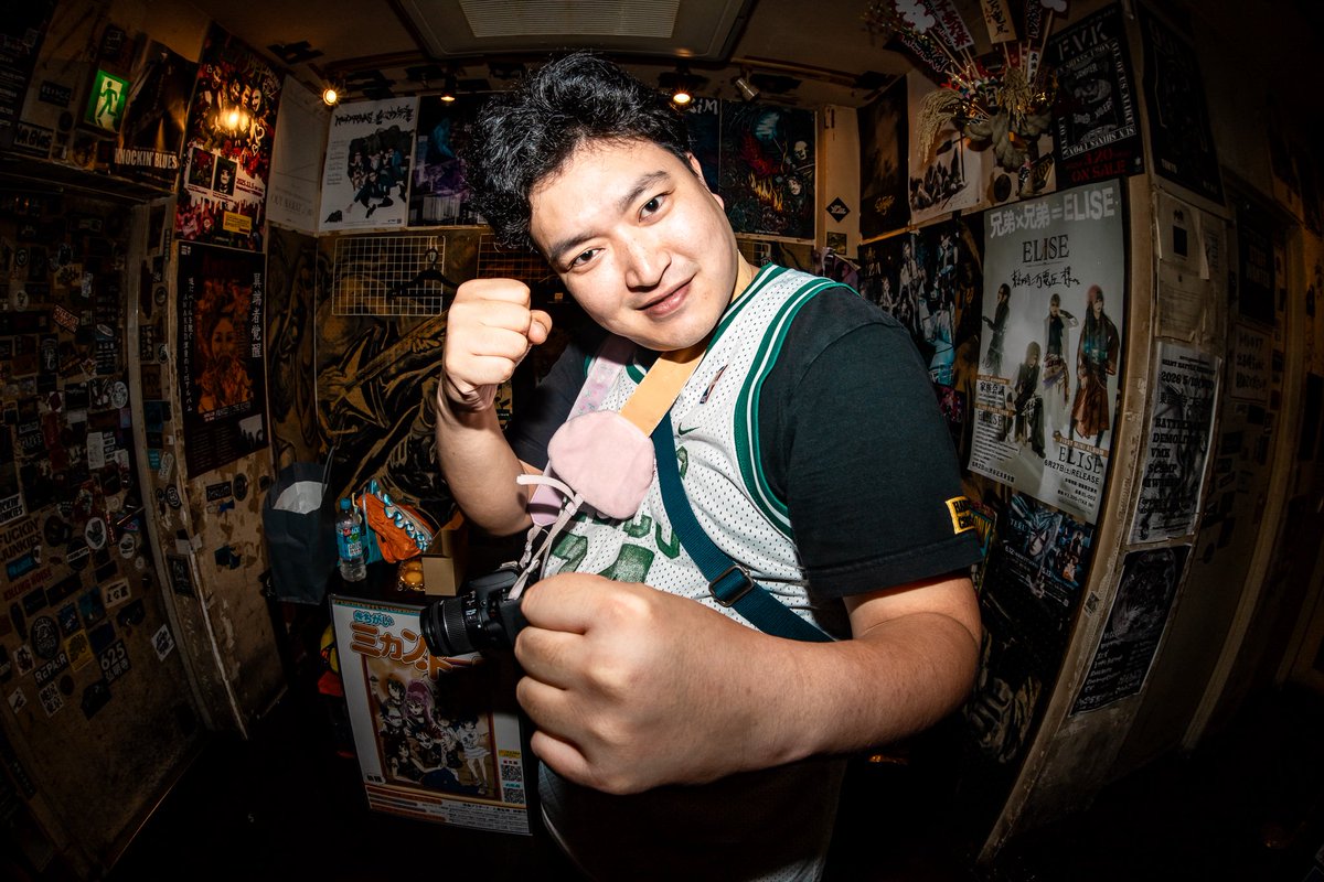 bimetal73's tweet photo. 29歳になりました！

演劇だけやってたつもりが、こんな人生になるとは、なにがあるかわかりませんね。

撮影はもっと極めたいです！
たまにコントもやりたいです！

これからもどうぞみなさまよろしくお願いします

（フジヘンさん撮影） https://t.co/x3x8Ml9oDX
