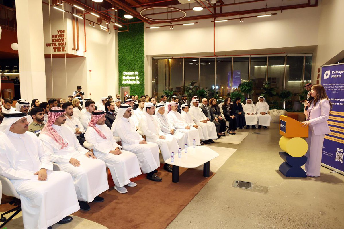 CG_Bahrain's tweet photo. شهد معالي الشيخ خالد بن حمود آل خليفة، محافظ محافظة العاصمة، فعاليات النسخة الثانية من مبادرة «ليالي رواد الأعمال»، الهادفة إلى دعم الشركات الناشئة والمنشآت الصغيرة والمتوسطة في مملكة البحرين، وذلك في إطار احتفاء مدينة المنامة بلقب «عاصمة رواد الأعمال الشباب العرب لعام 2026». https://t.co/DFfclLrYVt