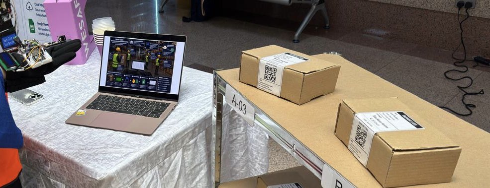 _CNEREFAL's tweet photo. الحمدلله ⭐️  
اليوم عرضنا مشروعنا في معرض الأنظمة المتضمنة بجامعة جدة 
مشروعنا:
Smart Warehouse Glove System 
قفاز ذكي يساعد في تتبع الشحنات داخل المستودعات التجارية باستخدام QR Code وIoT، مع رفع البيانات مباشرة إلى Firebase وGoogle Sheets.
فخورة جدا بفريقي وبالنتيجة🤩 https://t.co/wbknytCaMk