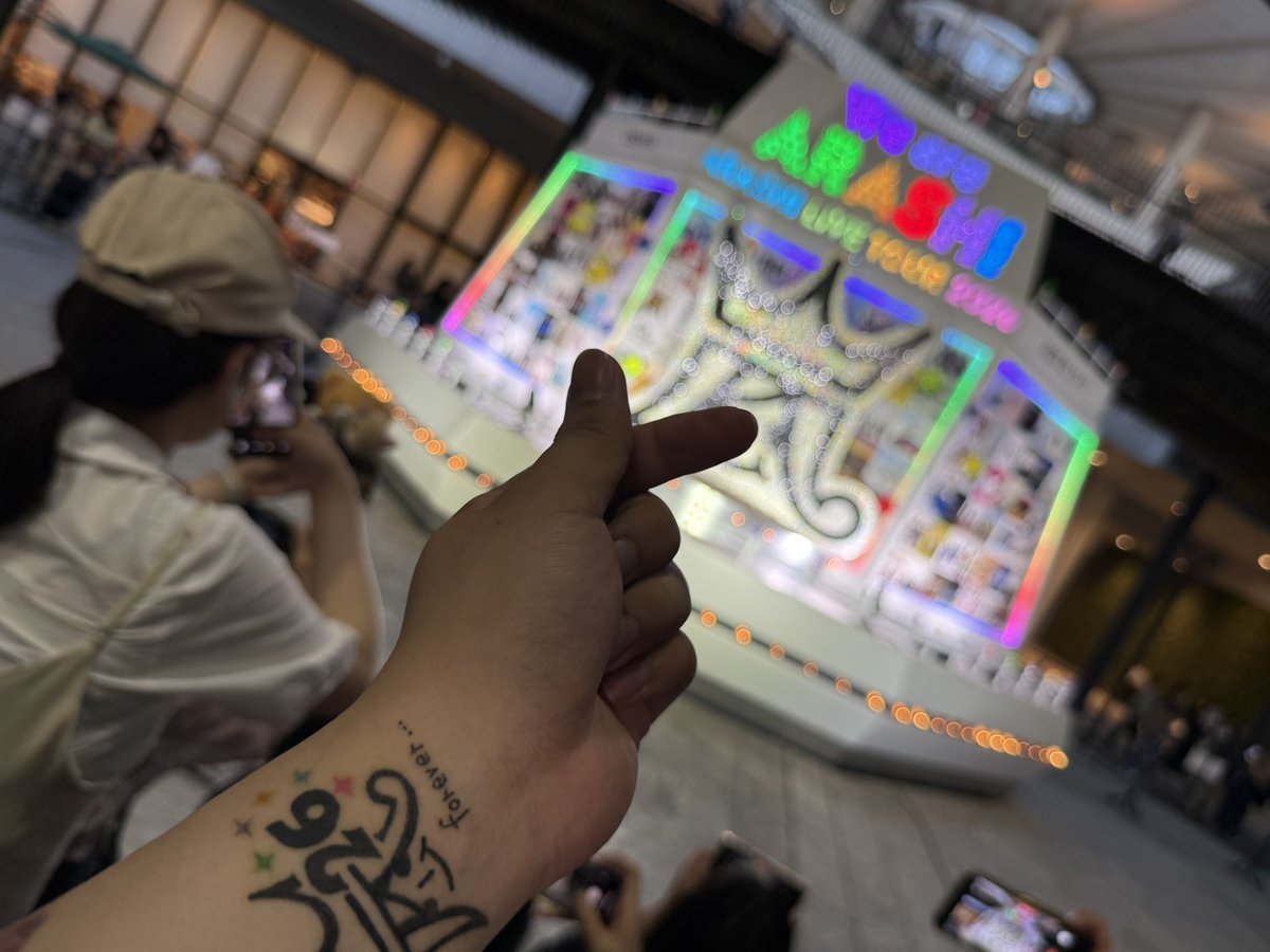 kkun_halu's tweet photo. 5月16日京セラ2日目にて嵐のコンサート行ってきました。
8歳の時Monsterに出会い嵐を知り合い嵐が好きになり各々の魅力にも惹かれてファンクラブにも入りに推しができた。
↓続き↓
#嵐 #WEARE嵐 #二宮和也 https://t.co/DIcbPxnxKf