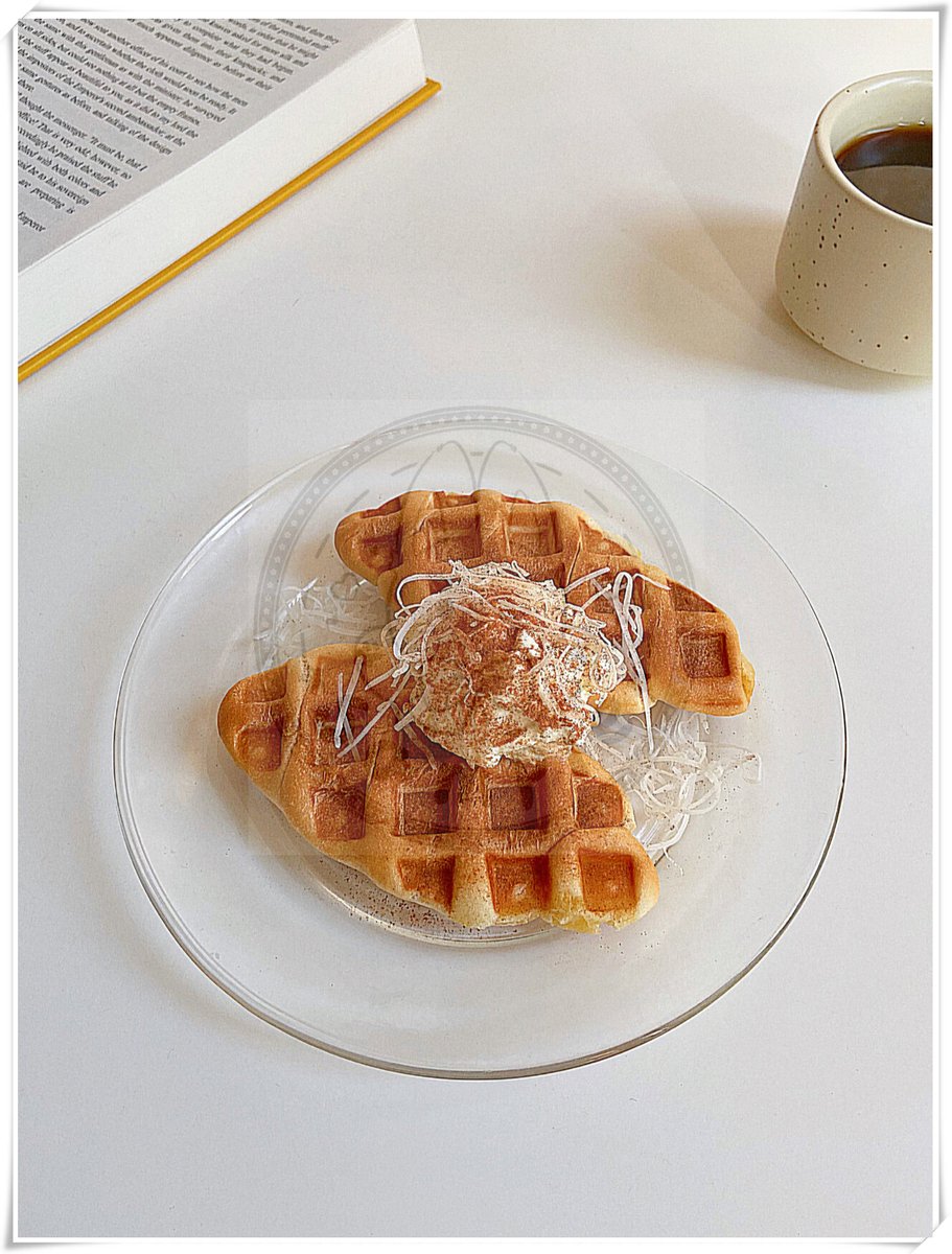 mohameddhrif1's tweet photo. Just bit into this warm, flaky croffle with salted caramel drizzle—weekend vibes hit DIFFERENT , https://t.co/afIi9rBqKh