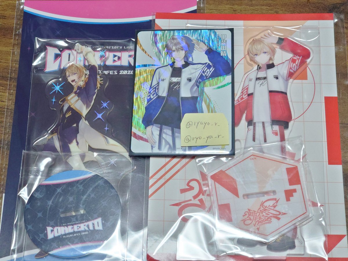 ryu_ya_r_'s tweet photo. 【譲渡】にじさんじ フェス にじフェス 2026 voltaction concerto ジャージ  アクリルスタンド アクスタ

譲▹▸画像

求▹▸定価＋送料(＋手数料)

代行お返事お待ちで購入時間となってしまい先に購入したものです。
白紙となった為お譲り先を探しております。
お気軽にお声掛けください！ https://t.co/U2YWwyNQgI