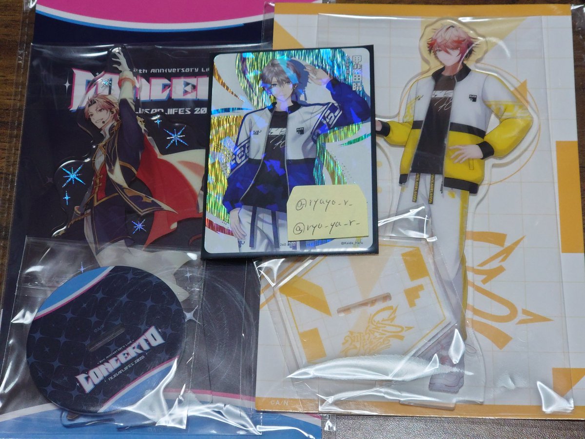 ryu_ya_r_'s tweet photo. 【譲渡】にじさんじ フェス にじフェス 2026 voltaction concerto ジャージ  アクリルスタンド アクスタ

譲▹▸画像

求▹▸定価＋送料(＋手数料)

代行お返事お待ちで購入時間となってしまい先に購入したものです。
白紙となった為お譲り先を探しております。
お気軽にお声掛けください！ https://t.co/U2YWwyNQgI