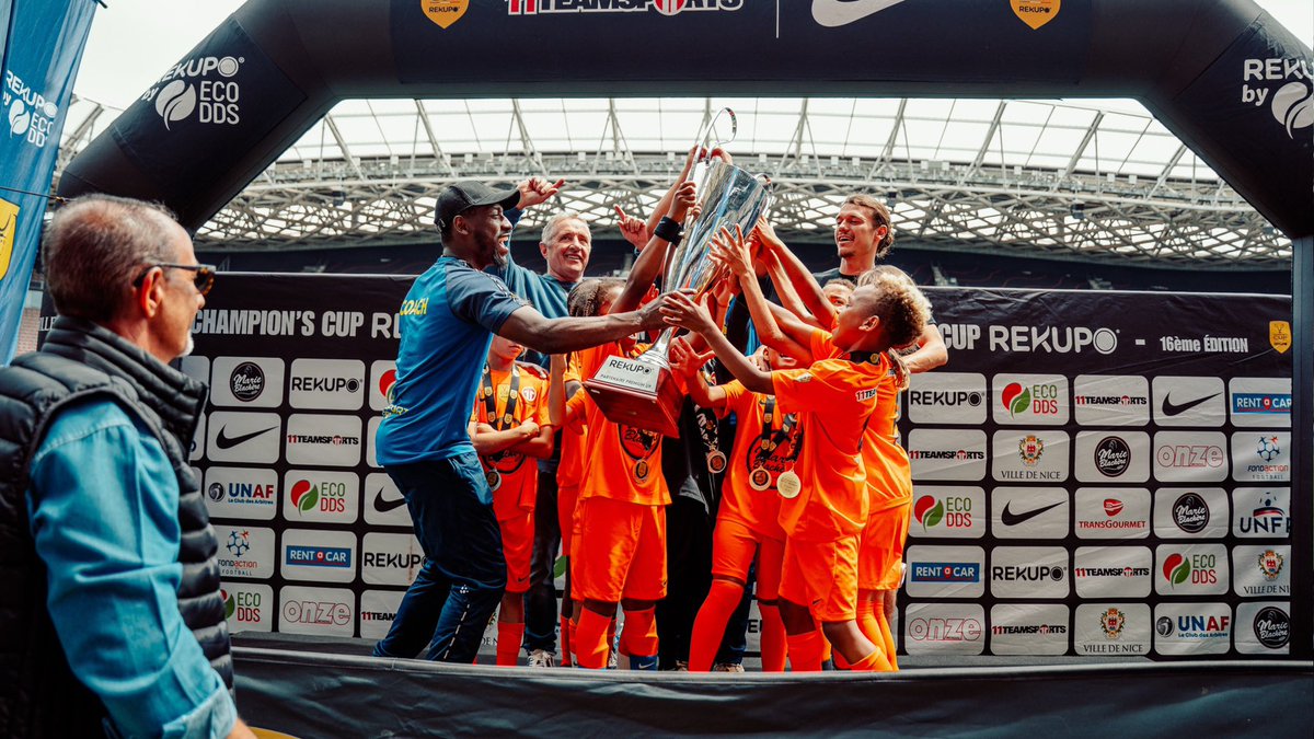 ChampionsCupFR's tweet photo. 𝐏𝐑𝐄𝐌𝐈𝐄̀𝐑𝐄 𝐉𝐎𝐔𝐑𝐍𝐄́𝐄 𝐃𝐄𝐒 𝐆𝐑𝐀𝐍𝐃𝐄𝐒 𝐅𝐈𝐍𝐀𝐋𝐄𝐒 - 𝐍𝐈𝐂𝐄 𝐏𝐀𝐑𝐓𝐈𝐄 𝐈 ⚽️

Ce matin, les U9 masculins ont ouvert le bal avec une seule idée en tête : GAGNER 👀

🏆 Félicitations au BUREL FC, vainqueur de cette catégorie U9.

https://t.co/Bk2DHJ9VyH https://t.co/WLP07u4ipS