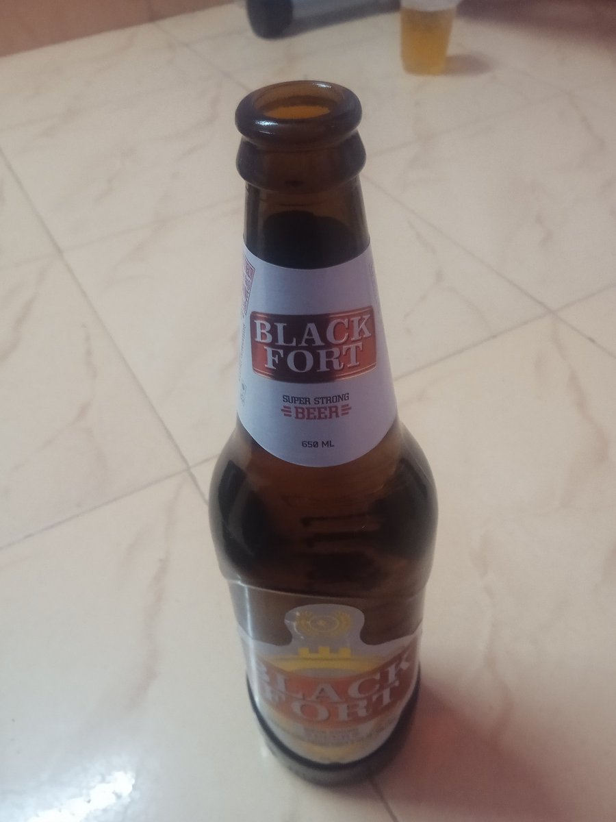 Dhayanithi_92's tweet photo. 180 mrp + 10 bottle ku + 10 kadaiku 

Bottle ku 10 rubai vijay ka ipa ???? https://t.co/flRx2af2IG