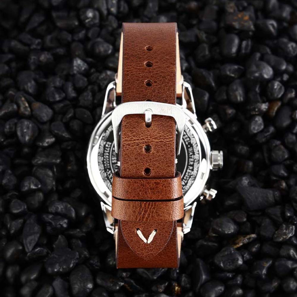 lbswatchstraps's tweet photo. The #Morellato Pollock #watchstrap pairs smooth vegetable-tanned calfskin leather with understated vintage styling, finished with contrast off-white stitching and refined handmade detailing throughout. Part of the handmade Morellato Manufatti collection.
https://t.co/VzCbcg4o5Q https://t.co/qJmMa71p9a
