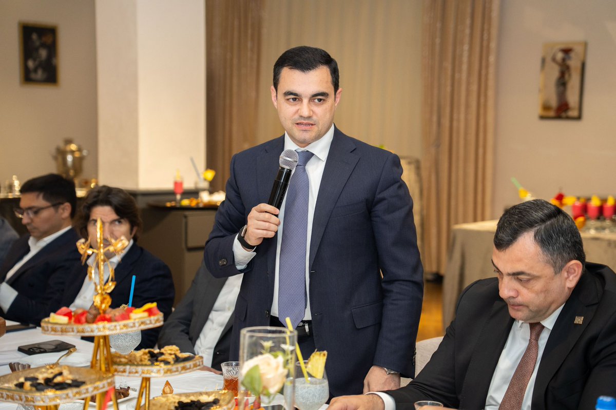 tmustafayev84's tweet photo. Mayın 18-də 40-a yaxın sahibkarla işgüzar axşam ziyafətində növbəti dəfə bir araya gəldik. Görüşdə Marsol Group-un sponsorları və ölkəmizdə fəaliyyət göstərən iri şirkətlərin rəhbərləri iştirak etdilər, biznesə dair aktual mövzular ətrafında müzakirələr aparıldı. https://t.co/7hhv3LnhN3