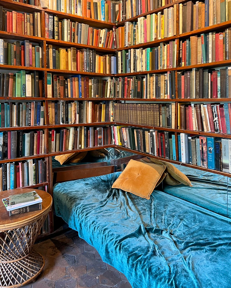 PollyEBecker's tweet photo. Sentences in popular books may be getting shorter, but that does not mean fiction is getting worse? depth. https://t.co/yRUnjHfYg7 https://t.co/umApYsYpGu