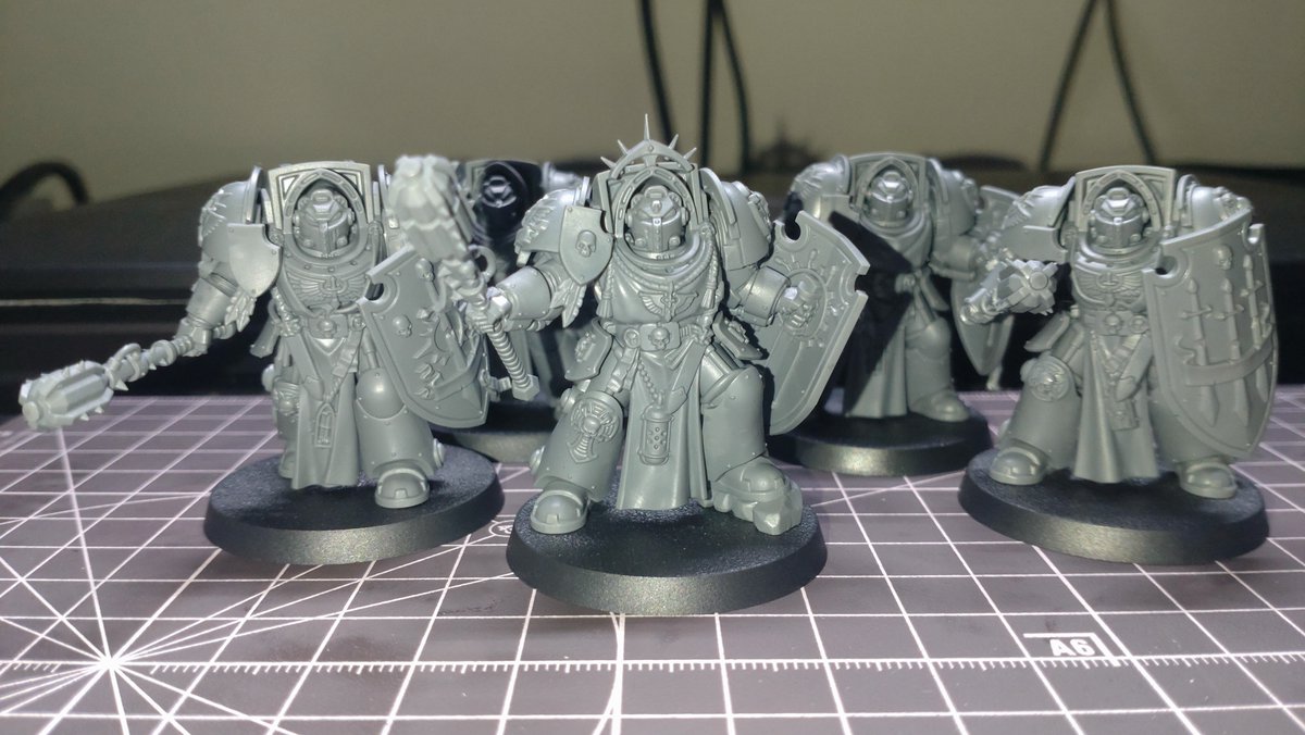 RexChiu9's tweet photo. #WarhammerCommunity
第二隊死翼騎士組裝完成，第一隊組拿劍的造型，第二隊則是拿鎚子。
至高大導師 阿茲瑞爾 1/1
內環近衛3/3
死翼大導師 貝利亞0/1
死翼騎士5/5
死翼終結者0/5
鴉翼指揮組0/3
救贖者無畏0/1 https://t.co/4mSNMRqorz