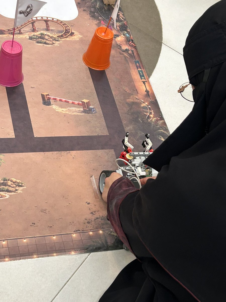 1oeiy's tweet photo. Sarmad Team! What an insane Robot you guys made!!😍
So Proud 👏🏻 @SarmadIAU https://t.co/7eyq1CHWTh
