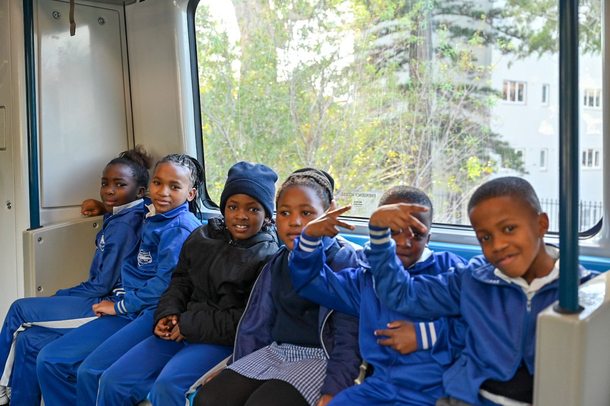 MetrorailWC's tweet photo. Rail Tourism hosted 200 learners from Injongo Primary School from Khayelitsha to Simon's Town Station.

Remember to book with us when you want to take your students on a train trip . Email : Rail.tourism@prasa.com .

#PeoplesTrain #RailTourism #CapeTown @PRASA_Group https://t.co/FmA3wZHBxE