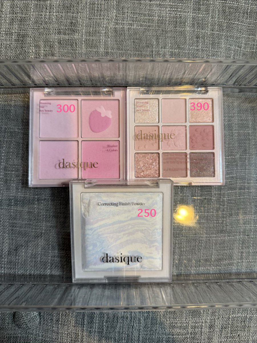 ifoundcutething's tweet photo. ส่งต่อ dasique🤲🏻

- บลัช mood cheek 06 berry smoothie
- แป้ง finish powder 02 milky light
-พาเลท Romantic blossom 

ค่าส่ง 30 ไม่บวกเพิ่ม📮

#dasique #ส่งต่อเครื่องสำอาง #ส่งต่อเครื่องสำอางมือสอง #ส่งต่อคสอ #ส่งต่อเครื่องสำอางค์เกาหลี #ส่งต่อคสอมือ2 #hince #clio #romand #amuse https://t.co/HaoPRpqYiG