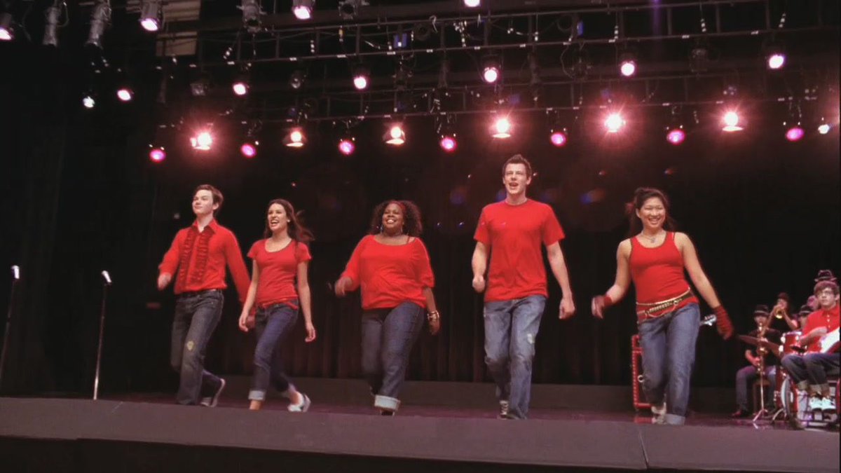 HistoryofGlee's tweet photo. On this day in 2009: the very first episode of #Glee aired. The show would go on to become an international phenomenon: spanning 121 episodes across 6 seasons, featuring over 700 musical performances, producing a concert tour, &amp; receiving over 190 award nominations with 78 wins. https://t.co/FXO4xvtrYa