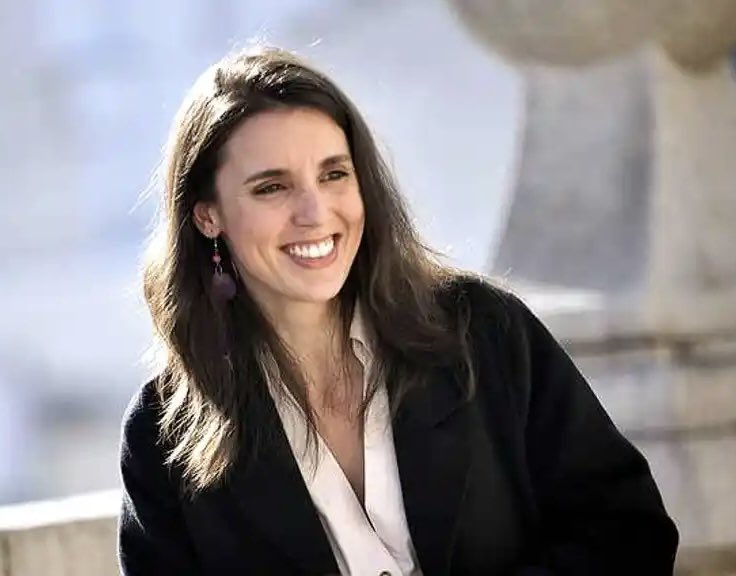 sarah tweet media