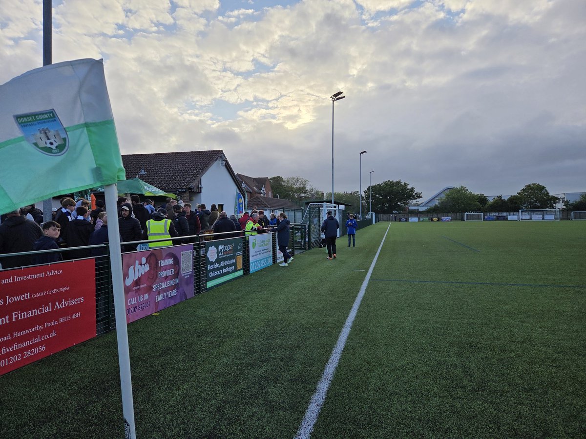 philstandfield1's tweet photo. Windy, cold, Last football of the season.
Dorchester Sports v Sherborne Town Res
Dorset and Somerset Air Ambulance Senior Trophy Final
#cous #dorchsports #swsportsnews @dorchsports @swsportsnews https://t.co/tVKwsIrmkv