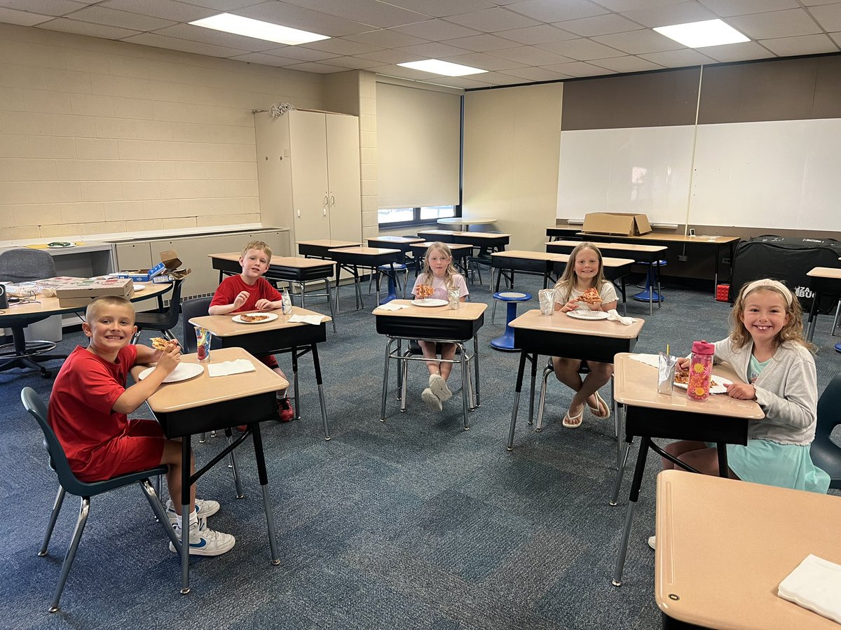 awlsmo's tweet photo. Final “Lunch with the Principal.”   Well done, Kids of Character! #PBIS #GeneralExpectations #BeAGeneral https://t.co/alf6w1JBTe