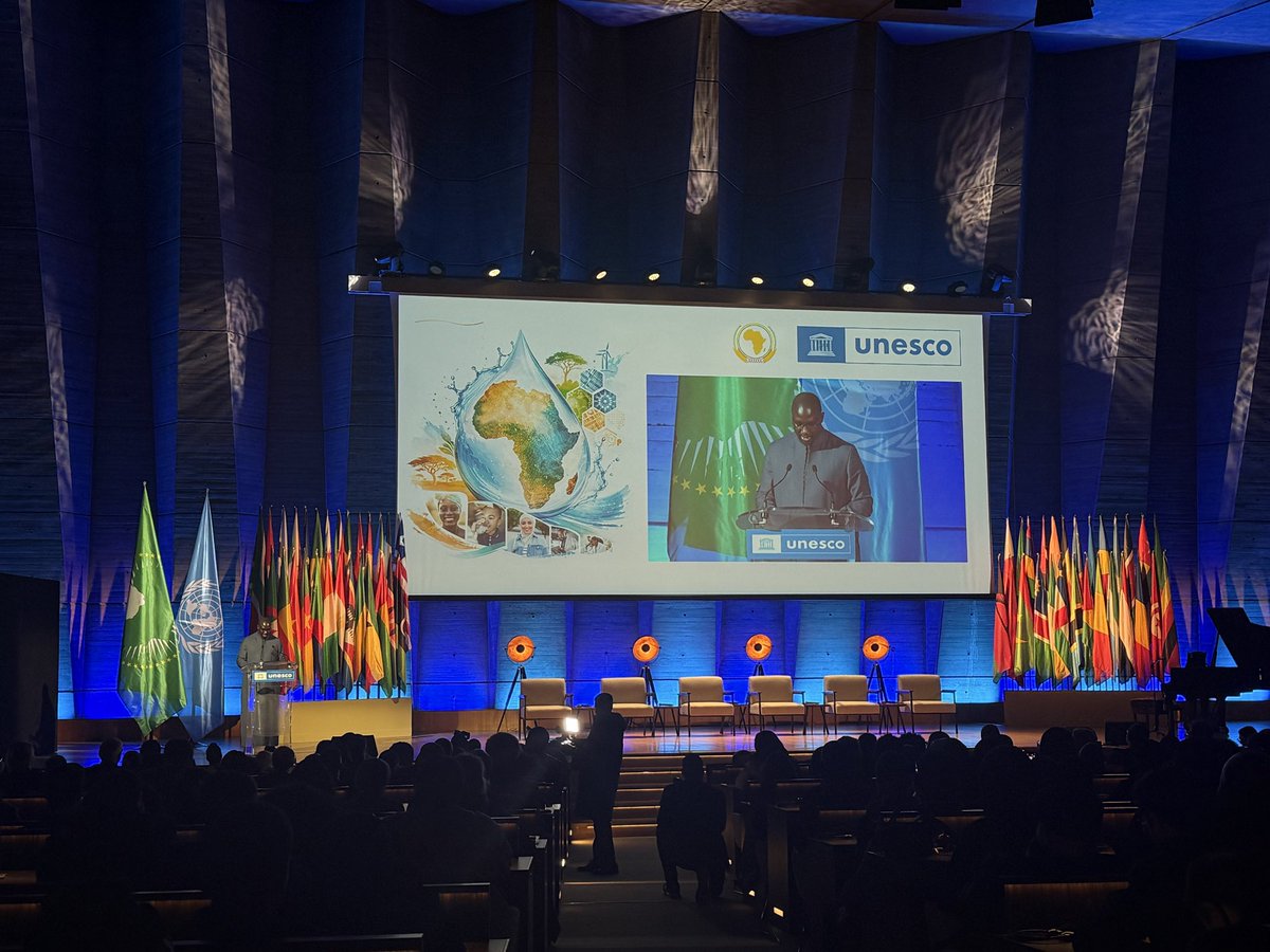 DphUnesco's tweet photo. En ce mardi 19 mai 2026, la Délégation permanente d'Haïti célèbre l’ouverture de la Semaine Africaine à l'UNESCO. Un rendez-vous incontournable pour honorer nos racines communes, la richesse des cultures du continent et renforcer les liens fraternels qui unissent Haïti à l'Afrique à travers l'éducation, la science et la culture.
Ensemble, faisons rayonner notre patrimoine partagé !
#SemaineAfricaine #Haiti #UNESCO #Afrique #Culture #DiplomatieCulturelle #Patrimoine