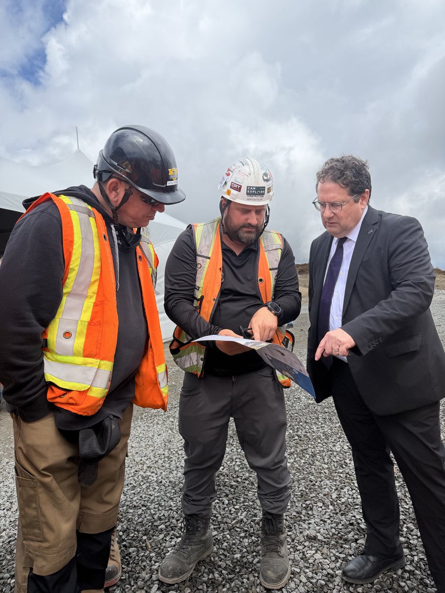 BDrainvilleQc's tweet photo. Minéraux critiques et stratégiques : 85 M$ dans Nouveau Monde Graphite pour le projet de la mine Matawinie. ⛏️🛘

Développé en partenariat avec la nation atikamekw, le projet contribuera à faire du Québec une véritable plaque tournante des minéraux critiques et stratégiques.

On crée des emplois de qualité, on renforce notre sécurité et notre autonomie économique et on positionne le Québec dans des secteurs stratégiques en forte croissance  : la défense, les technologies propre et les batteries. 

On choisit d’extraire et de transformer nos minéraux critiques et stratégiques ici, chez nous. 

On mise sur le Québec et nos régions. ⚜️

@MarkJCarney
@NYSE_NMG
@caroaubureau