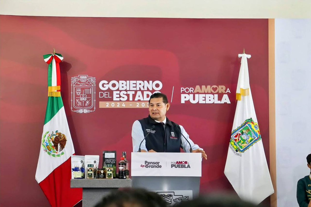 SecihtiGobPue's tweet photo. La titular @AquinoMiryam1 presentó los proyectos más relevantes en ciencia, tecnología e innovación, impulsados desde el @Gob_Puebla que encabeza el gobernador @armentapuebla_ en coordinación con el Gobierno Federal que dirige la Dra. @Claudiashein. https://t.co/CoHabOXc8W