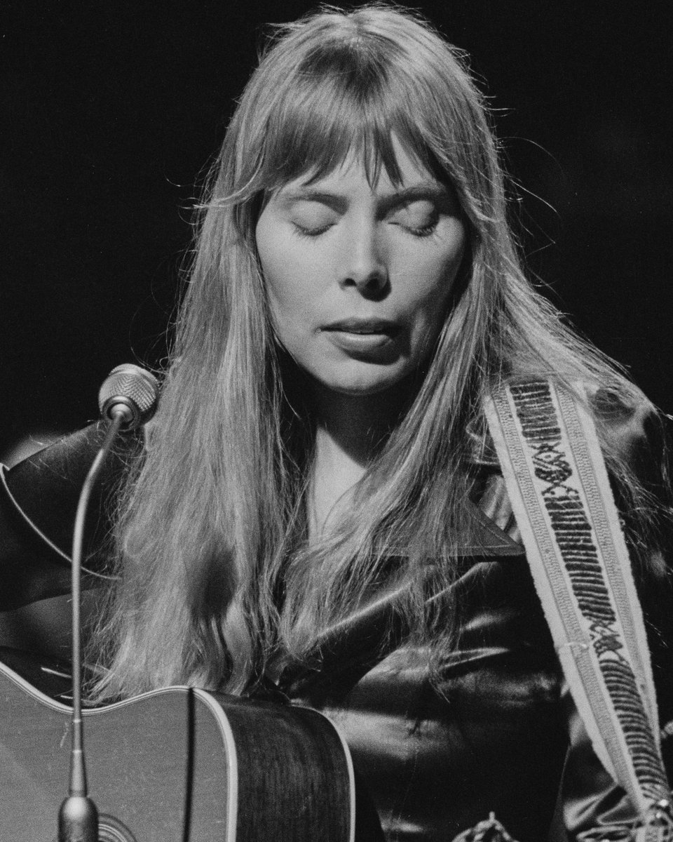 jonimitchell's tweet photo. Sounds for Saturday on a Tuesday.

On this day in 1972, Joni graced the stage for BBC’s Sound for Saturday program, where she performed a set that included “Big Yellow Taxi.”

Photos courtesy of Radio Times https://t.co/Ig7LrB86V2