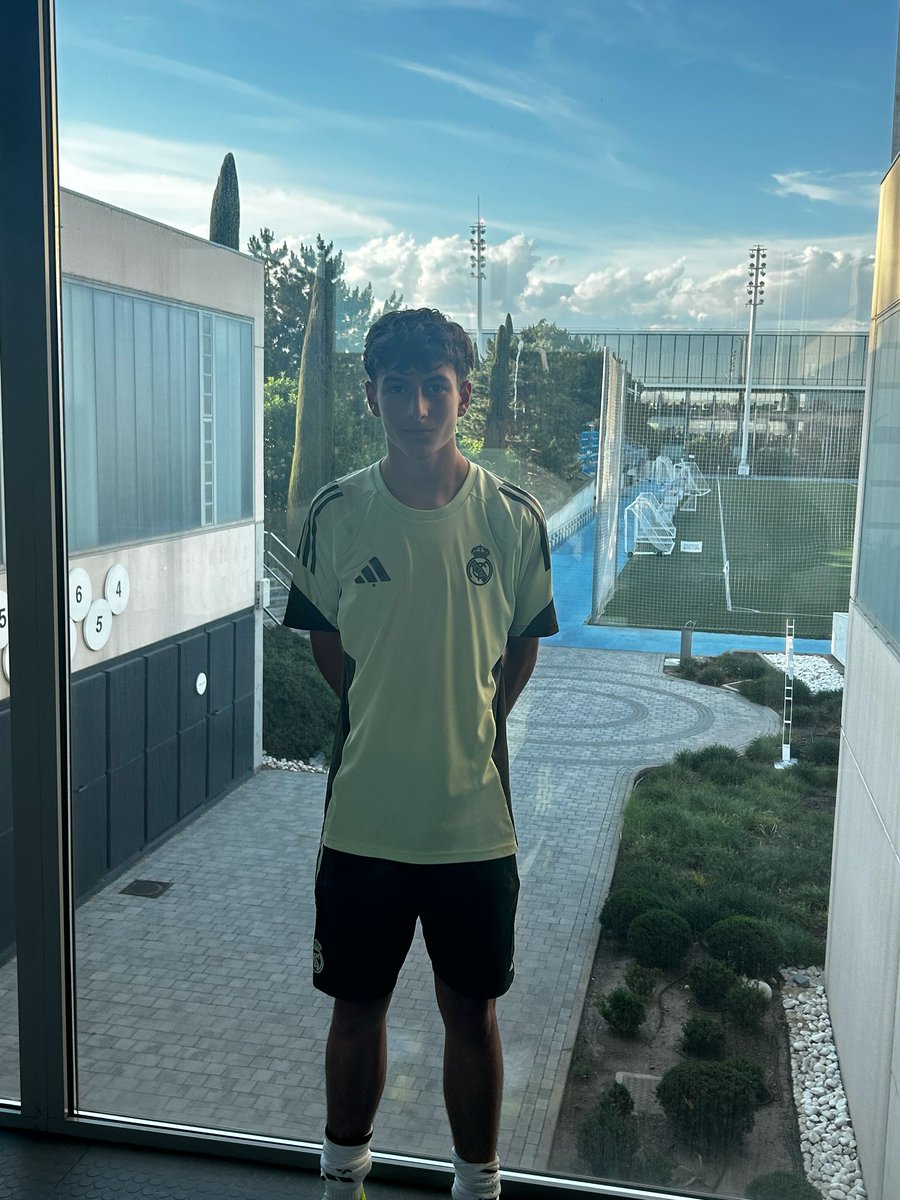 CanteraCSP's tweet photo. Nuestra cantera sigue dando de qué hablar 🔵

Nuestro jugador del infantil regional Alonso Soriano Ureña estuvo entrenando el lunes y el martes en Valdebebas con la cantera del Real Madrid.

¡Enhorabuena 👏👏👏 ! https://t.co/FEsRHlYwUh